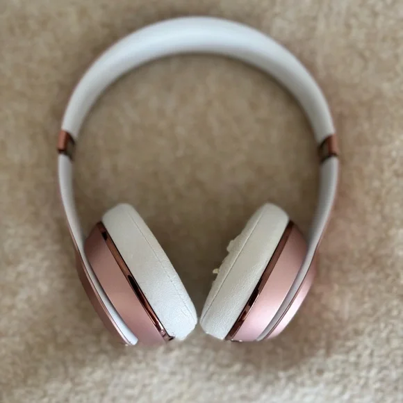 Beats Solo 3 Rose Gold Wireless Headphones